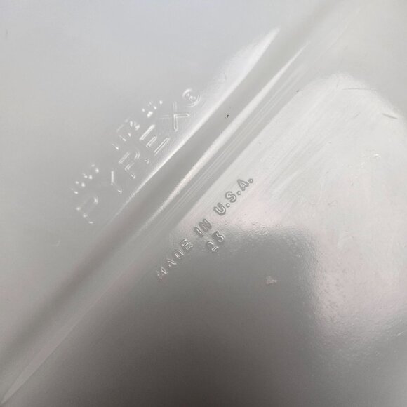 Vintage Pyrex 1083 Milk Glass Divided Serving Casserole Dish 1.5 Qt Made in USA - Picture 7 of 11